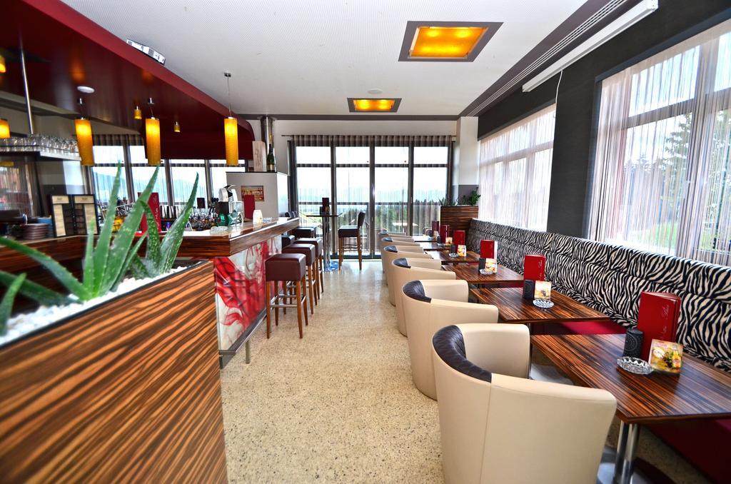 G.H. Knoll "Proellhofer" Cafe Bar Hills Hotel Фладниц ан дер Тайхалм Екстериор снимка